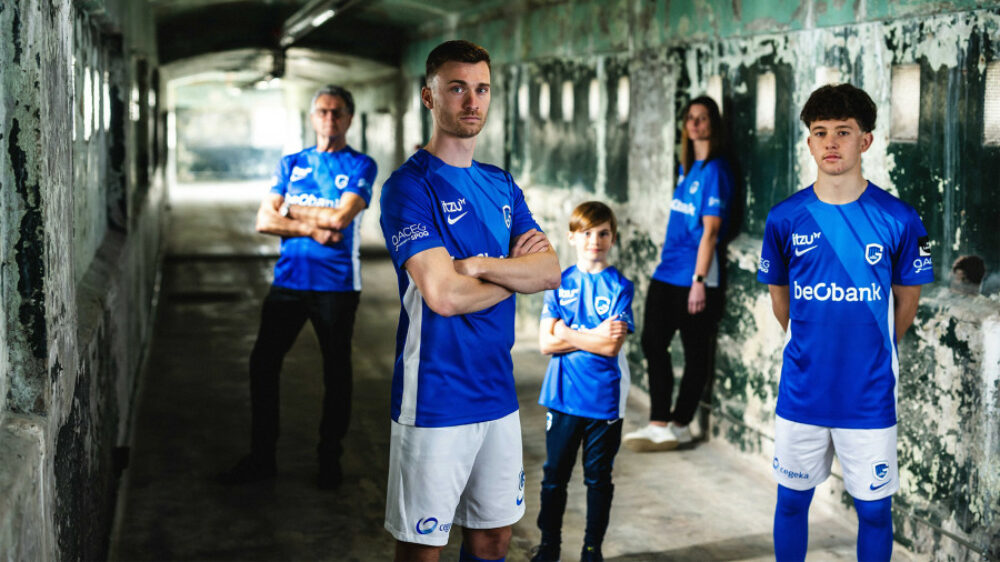 Le KRC Genk, premier club à dévoiler son maillot pour la saison 2024/